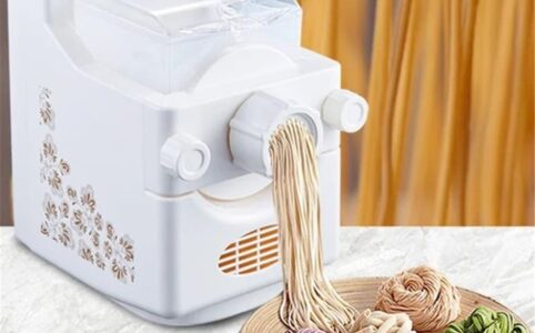 Deco Chef pasta extruder machine with pasta shaping discs